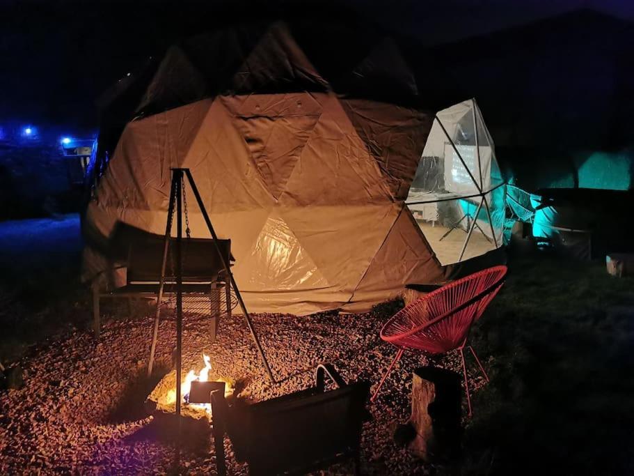 LangworthLincoln Star Dome, Hot Tub, Bbqアパートメント エクステリア 写真