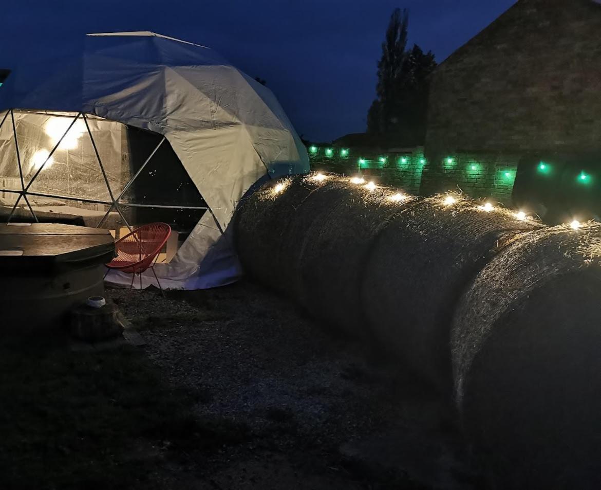 LangworthLincoln Star Dome, Hot Tub, Bbqアパートメント エクステリア 写真