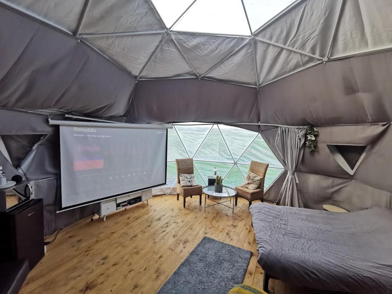 LangworthLincoln Star Dome, Hot Tub, Bbqアパートメント エクステリア 写真